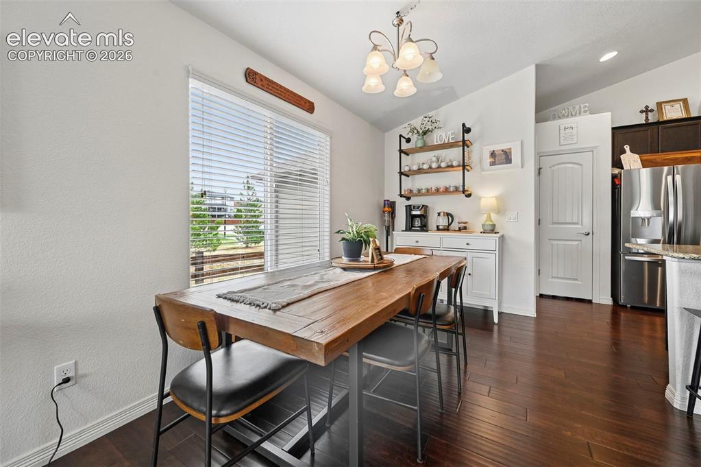 Image 15 of 50: Dining Area