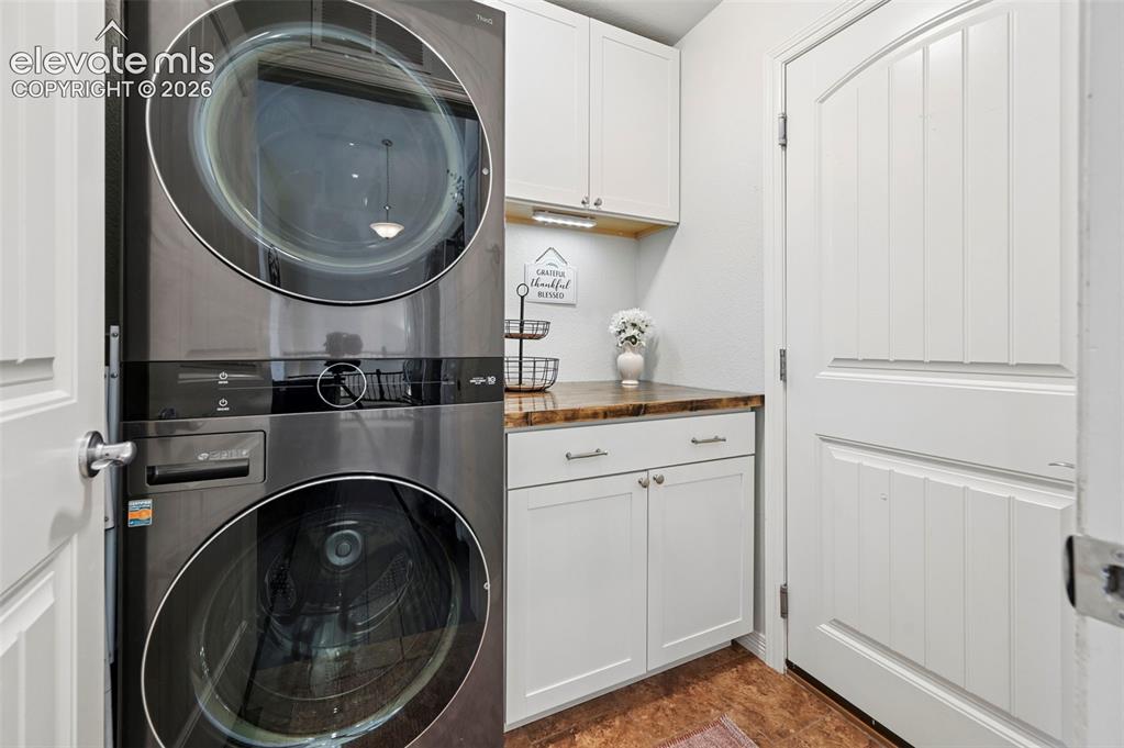 Image 16 of 50: Laundry