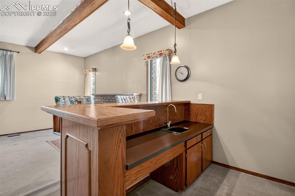 Image 16 of 44: Kitchen