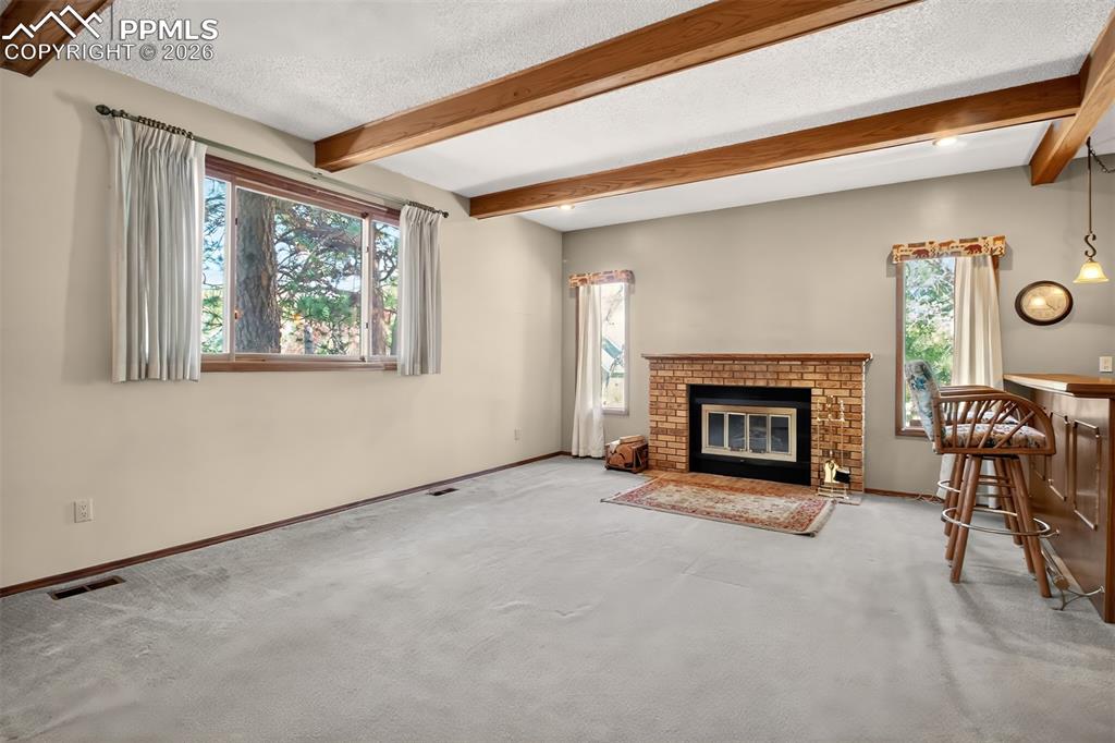Image 18 of 44: Living Room