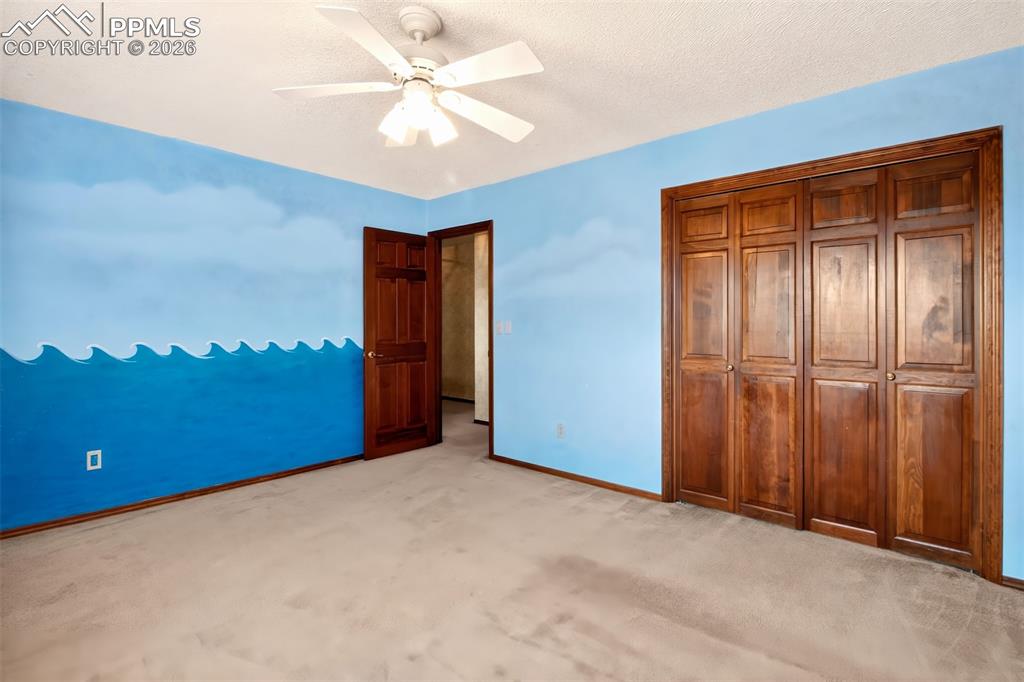 Image 33 of 44: Bedroom