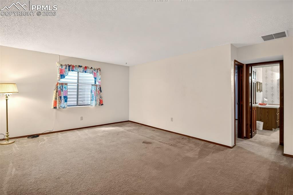 Image 42 of 44: Living Room