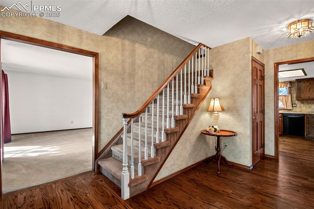 Image 8 of 44: Entry