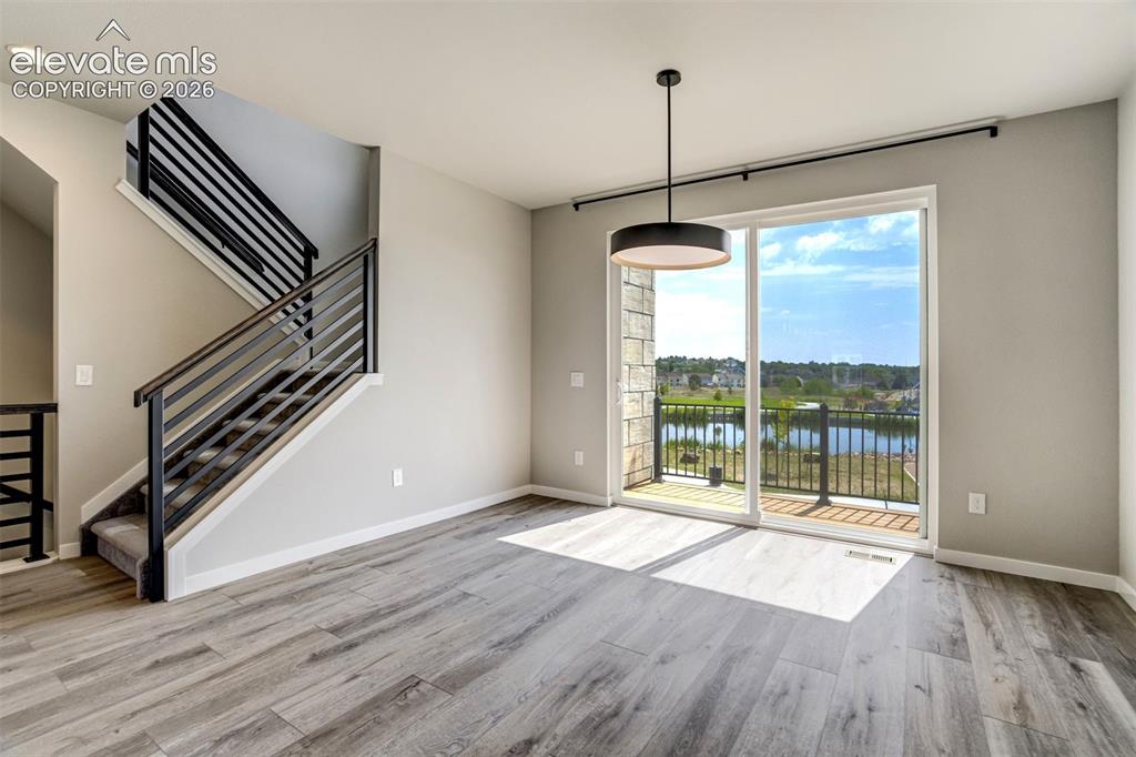 Image 19 of 50: Dining Room