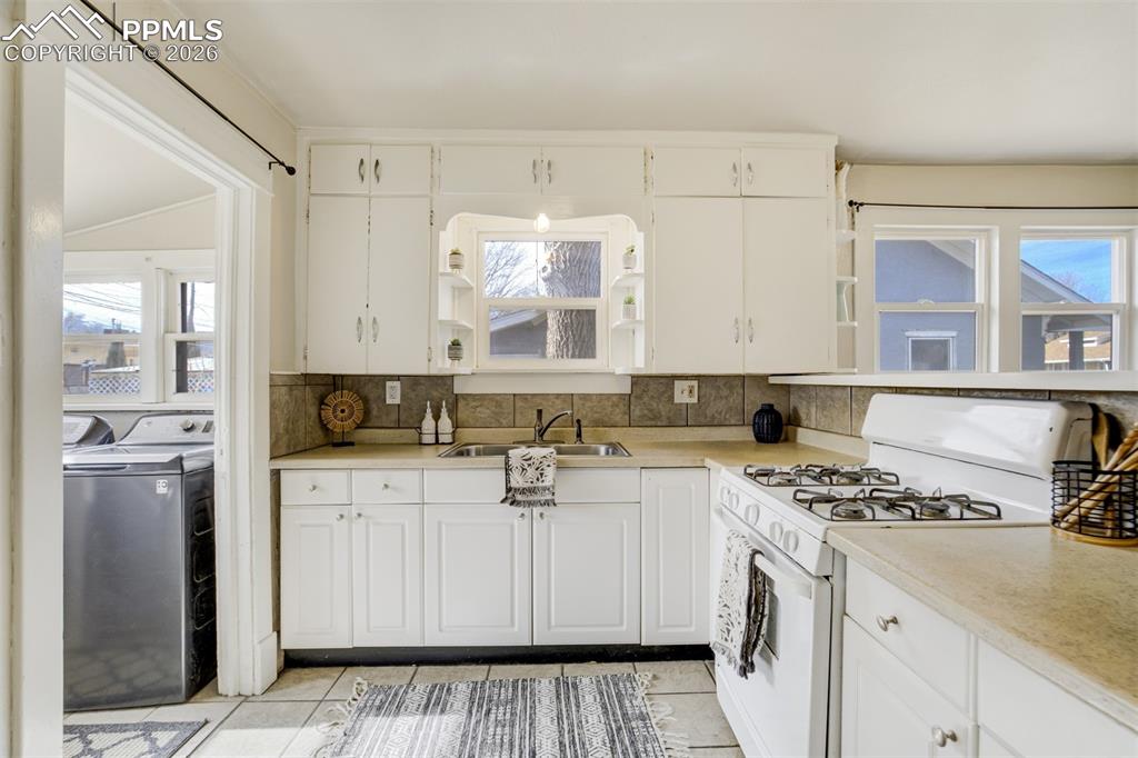 Image 12 of 37: Kitchen