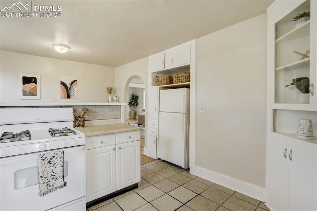 Image 14 of 37: Kitchen