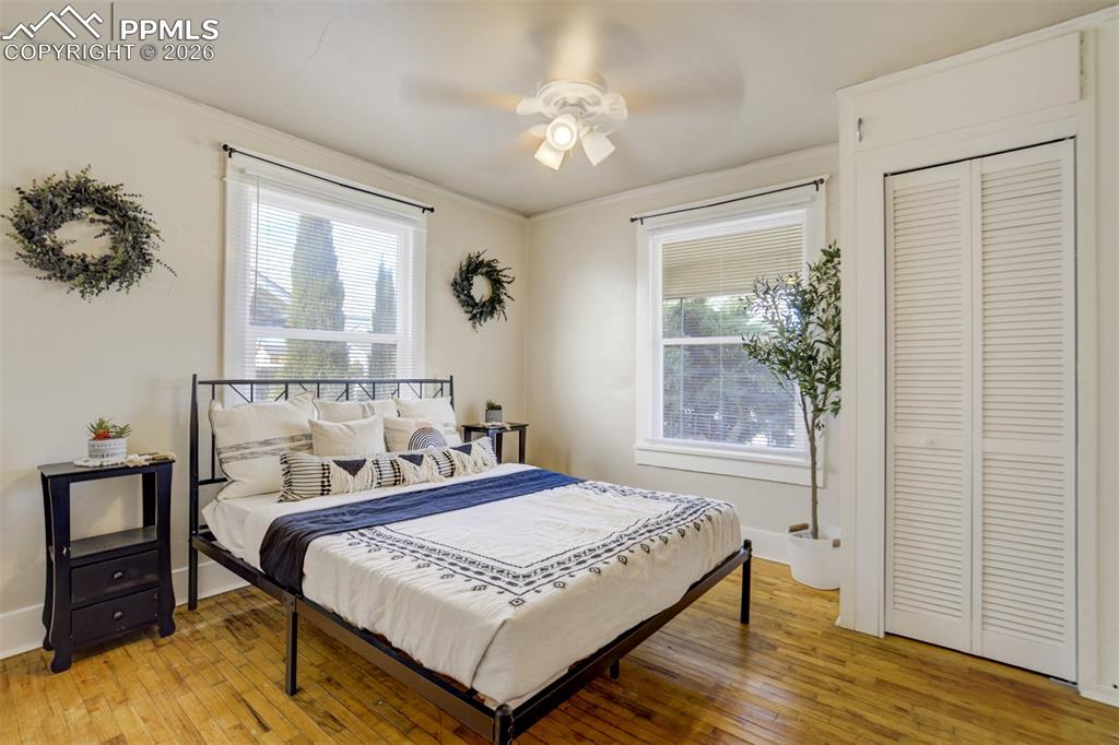 Image 18 of 37: Bedroom