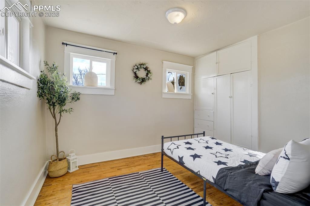 Image 23 of 37: Bedroom