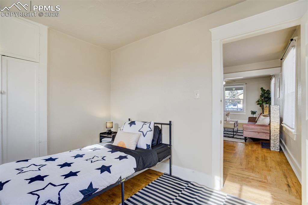 Image 24 of 37: Bedroom