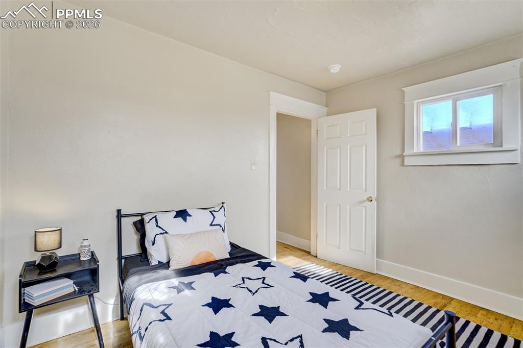 Image 25 of 37: Bedroom