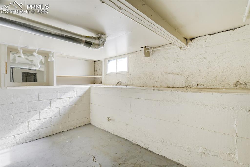 Image 27 of 37: Potential future 3rd  bedroom space