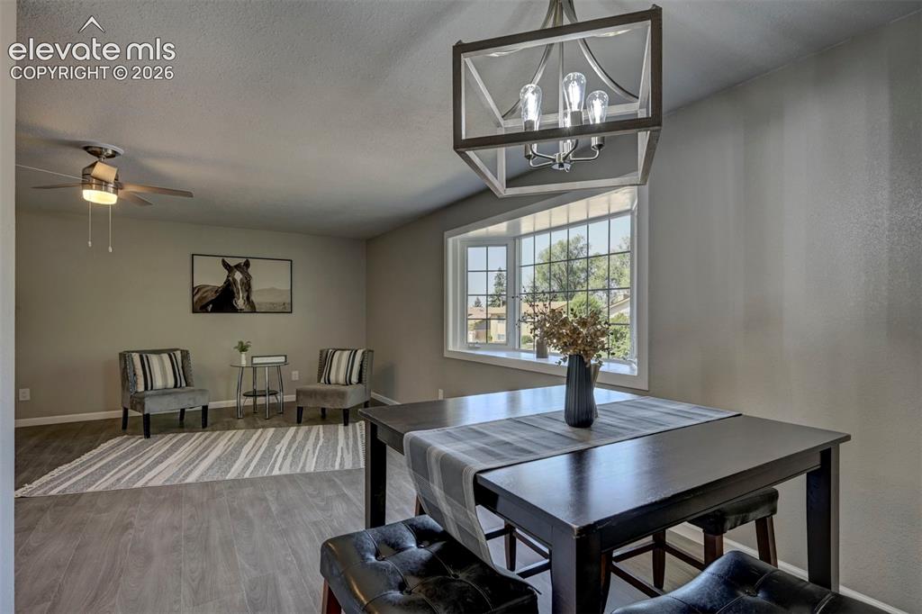 Image 19 of 50: Dining Area