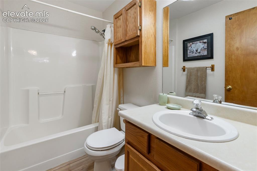 Image 11 of 35: Full Bath 