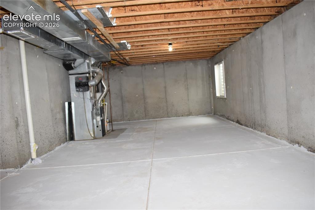 Image 11 of 12: Dining Area