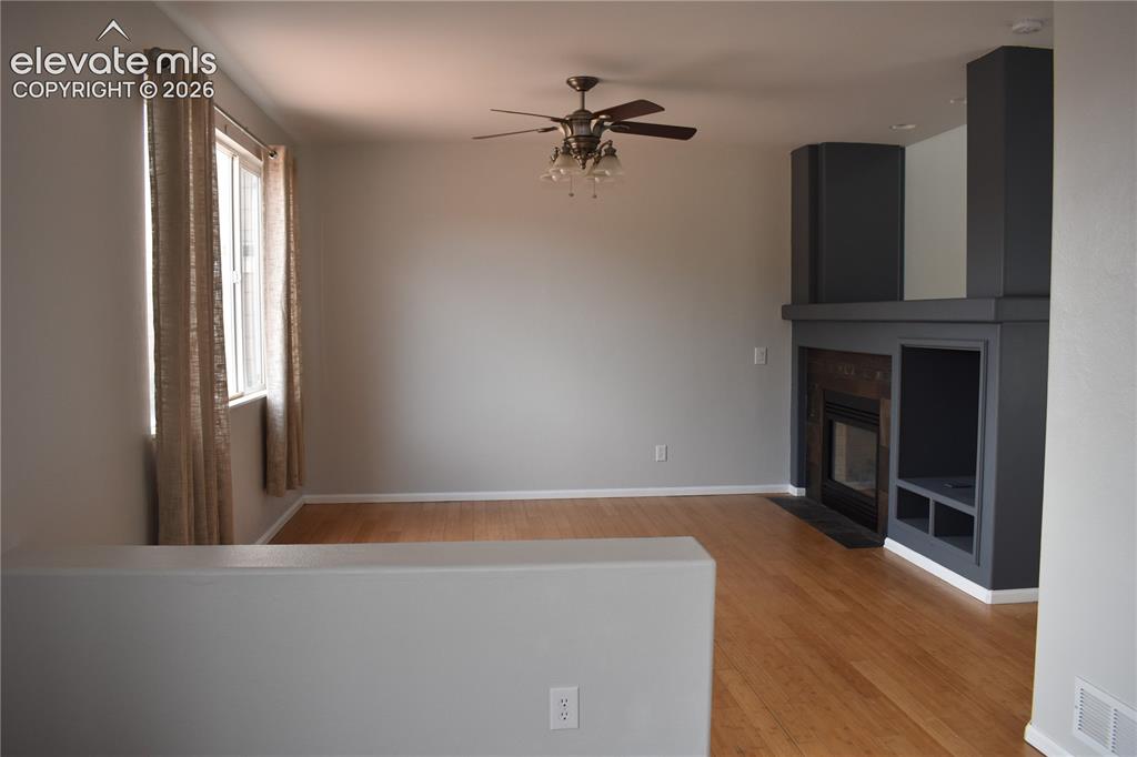 Image 4 of 12: Dining Area