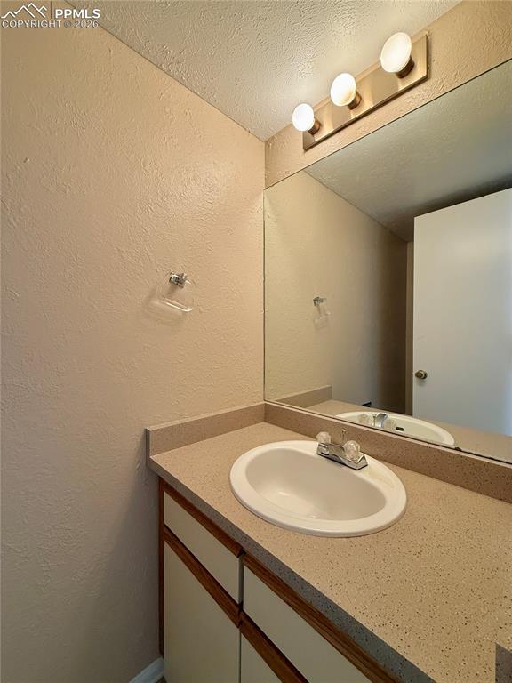 Image 11 of 18: Main level 1/2 bathroom