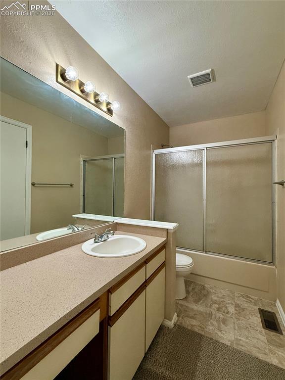 Image 13 of 18: Bathroom