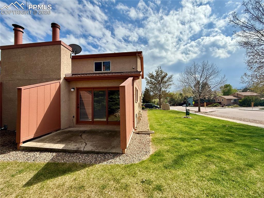 Image 18 of 18: Back of Structure