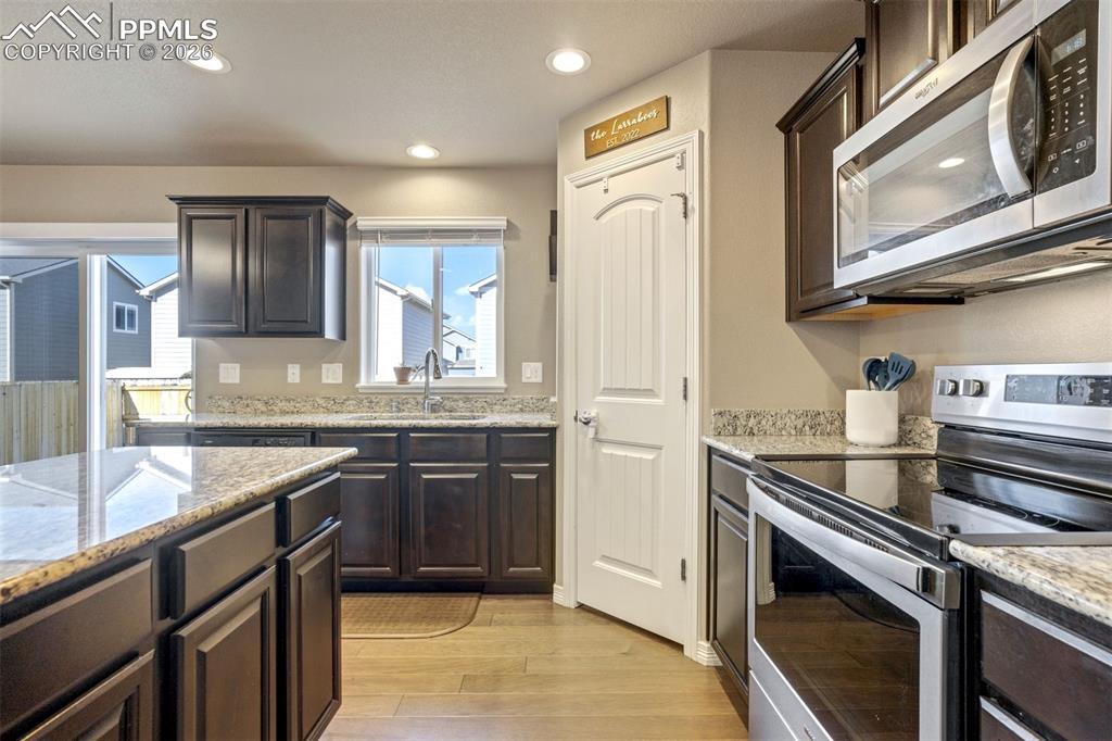 Image 10 of 49: Kitchen