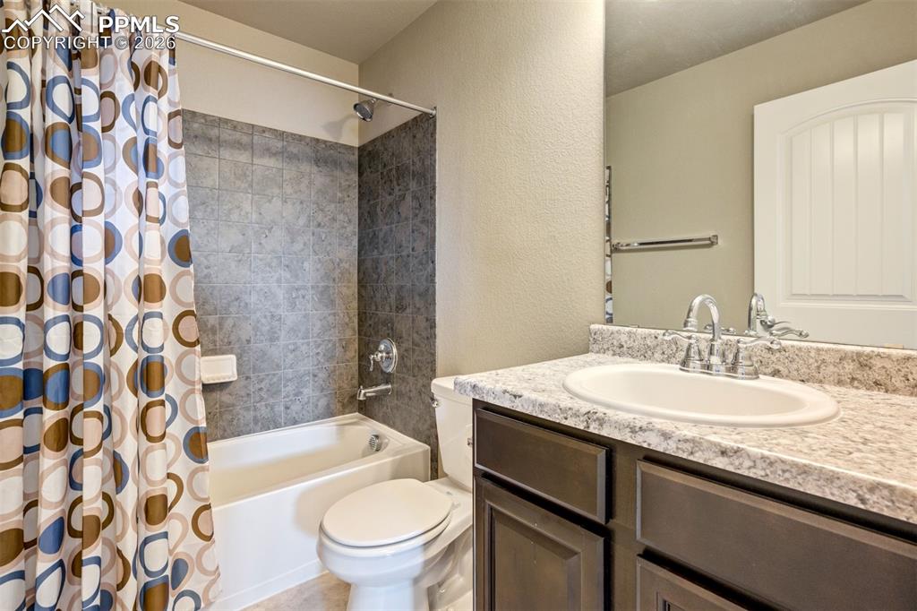 Image 32 of 49: Bathroom