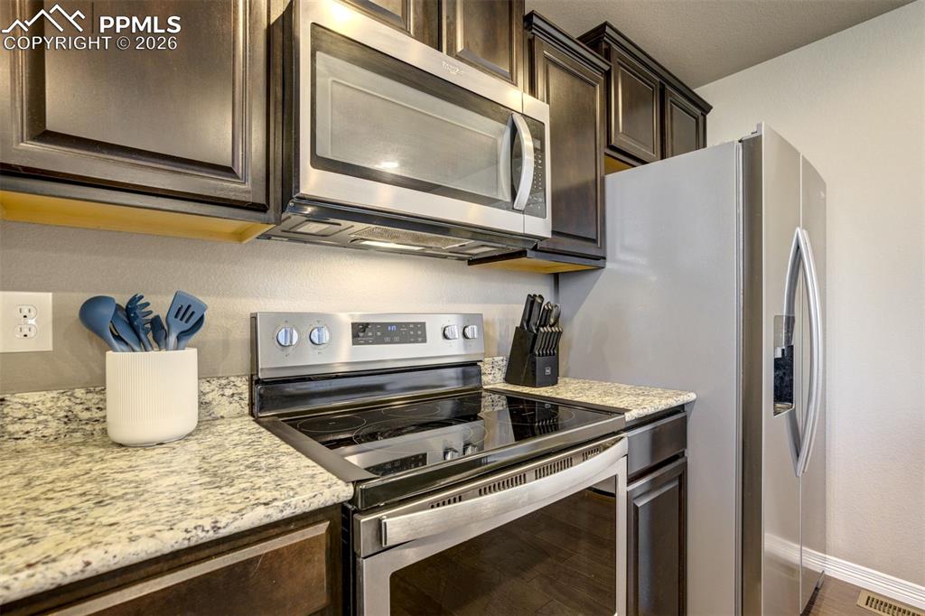 Image 9 of 49: Kitchen