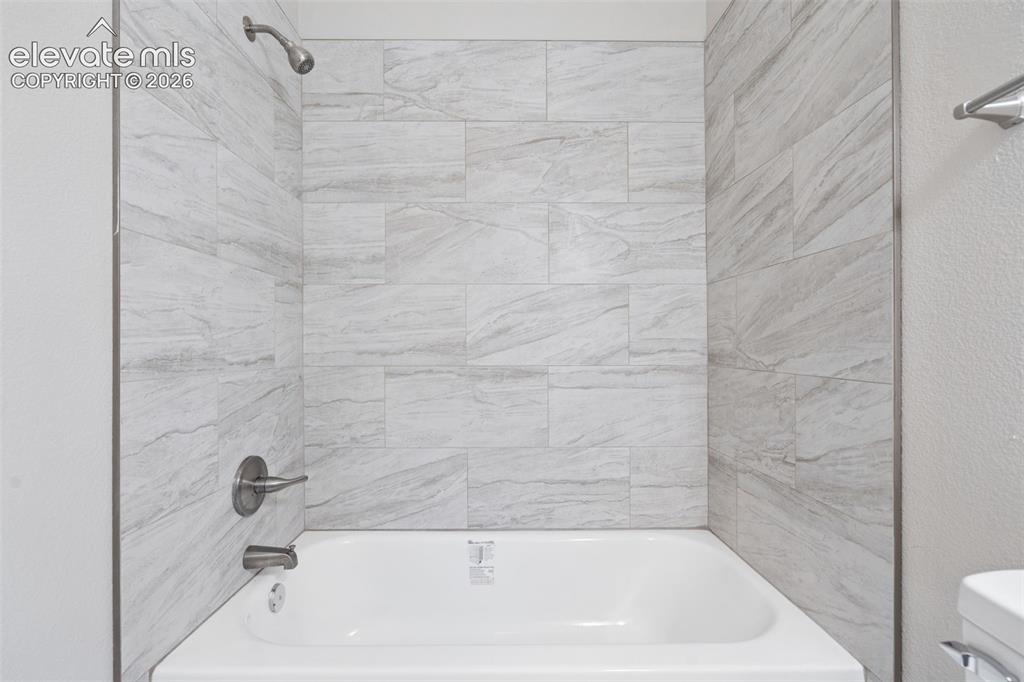 Image 31 of 37: Bathroom