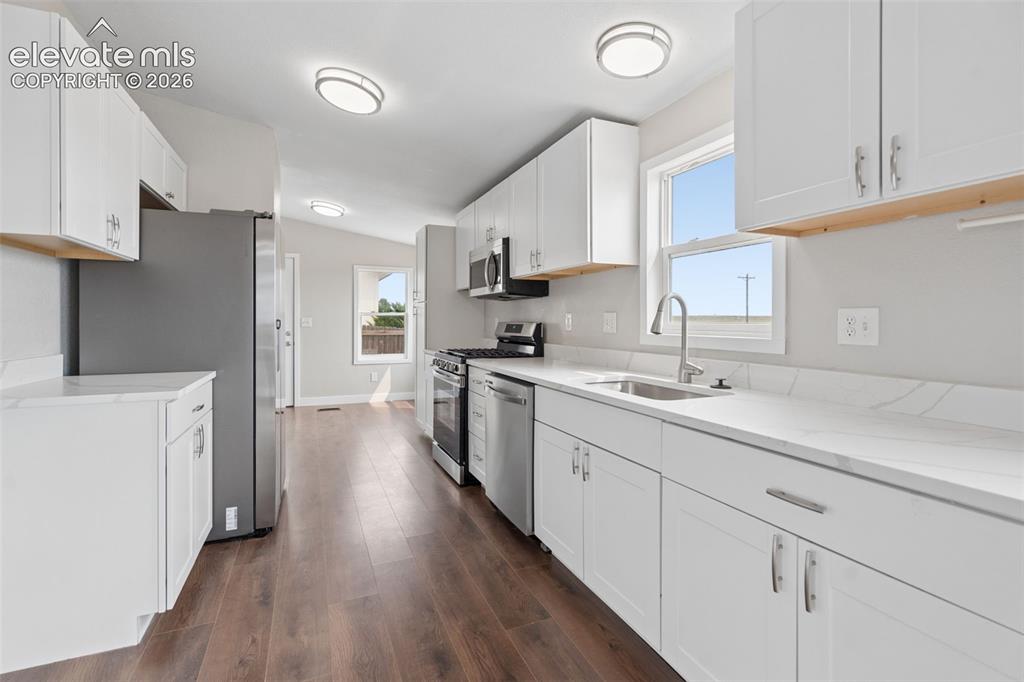 Image 9 of 37: Kitchen