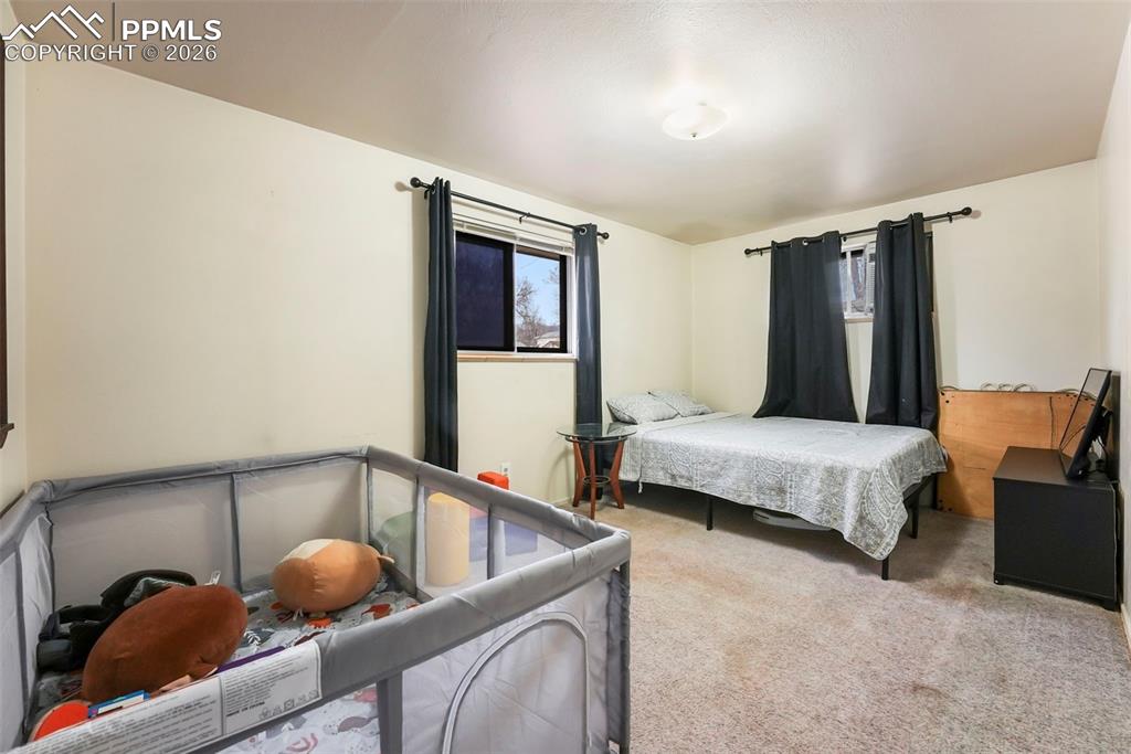 Image 10 of 44: Bedroom