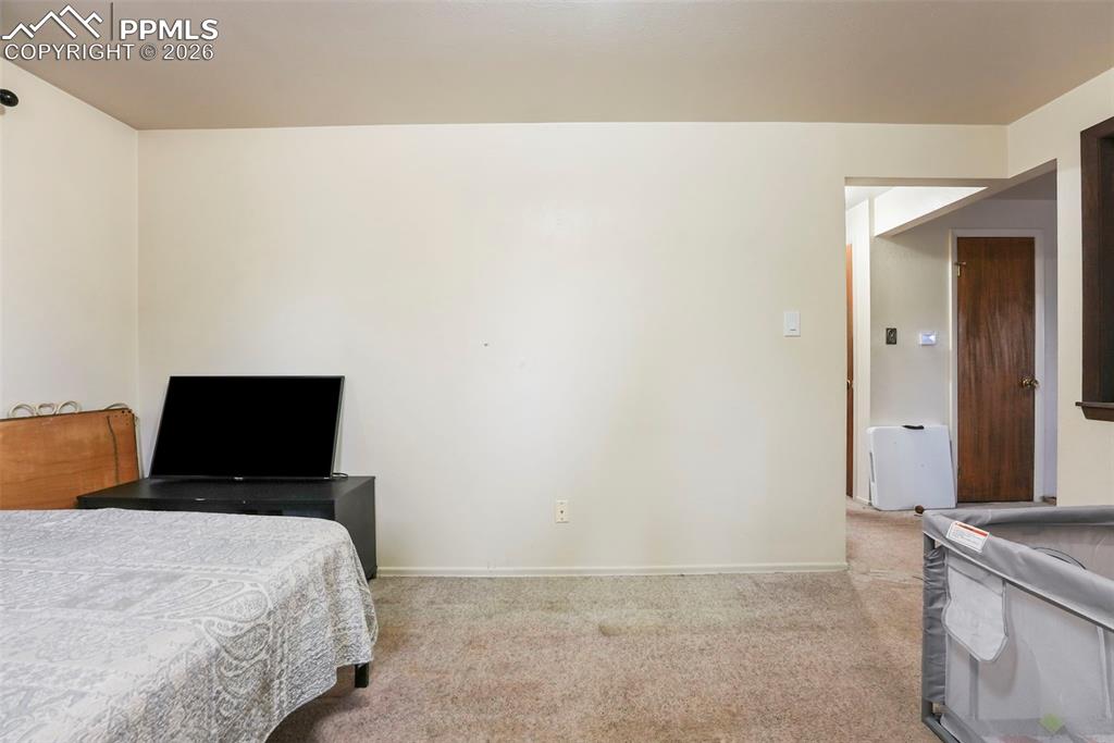 Image 14 of 44: Bedroom