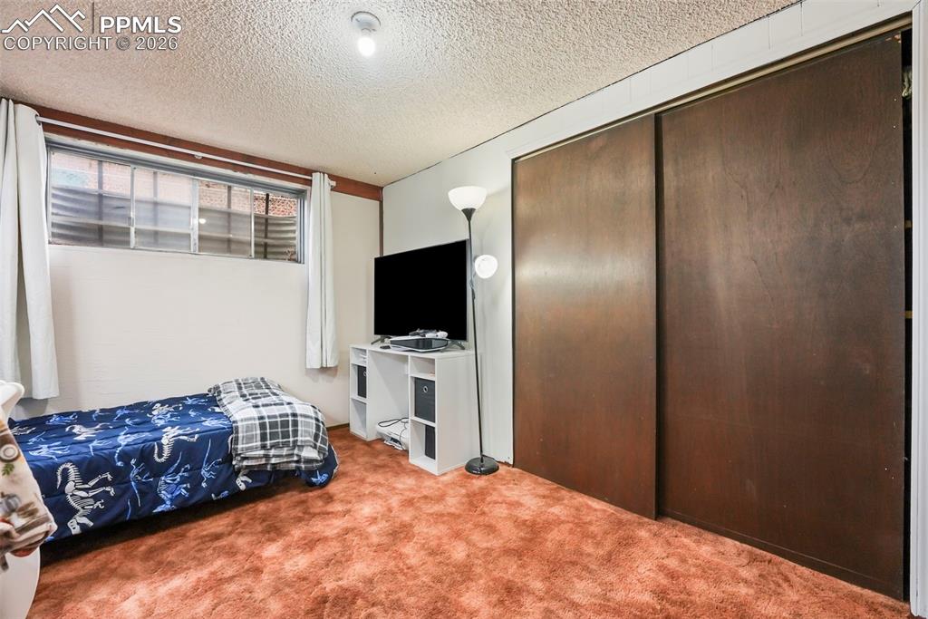 Image 21 of 44: Bedroom