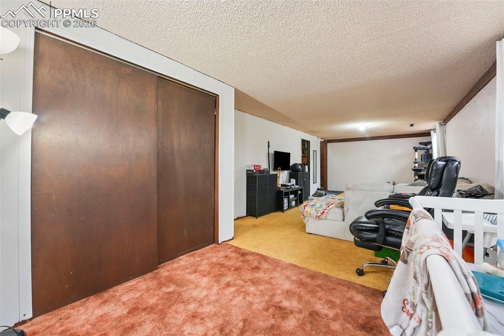 Image 22 of 44: Bedroom