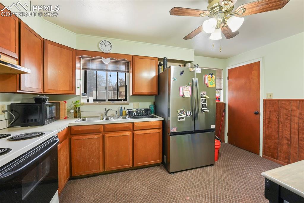 Image 7 of 44: Kitchen