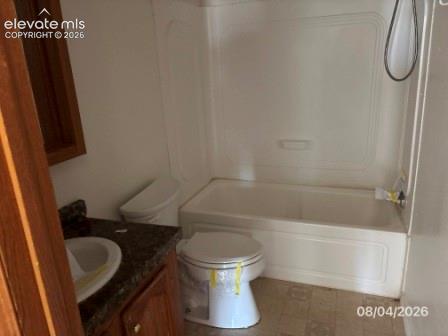 Image 14 of 15: Bathroom