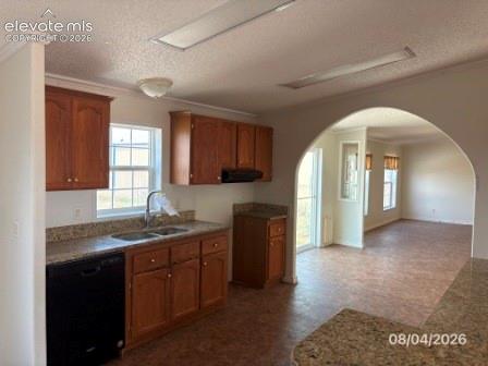 Image 5 of 15: Kitchen