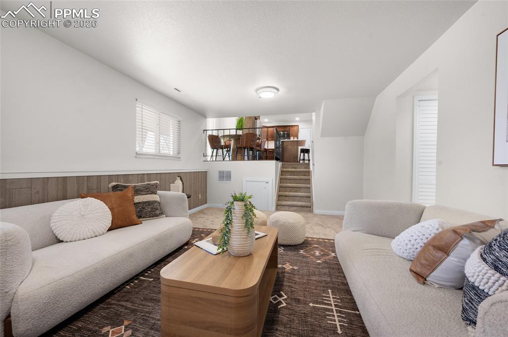 Image 14 of 37: Kitchen