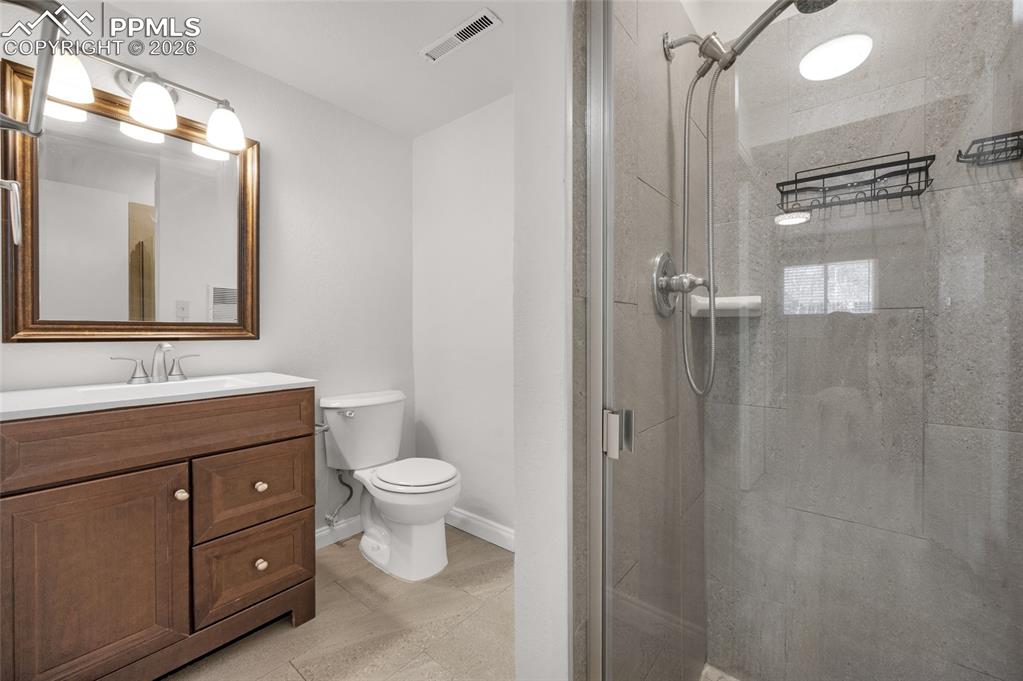 Image 16 of 37: Family Room