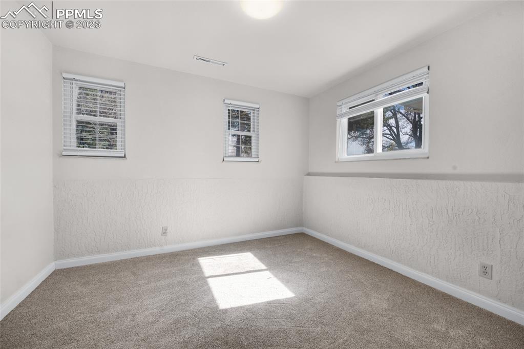 Image 18 of 37: Family Room