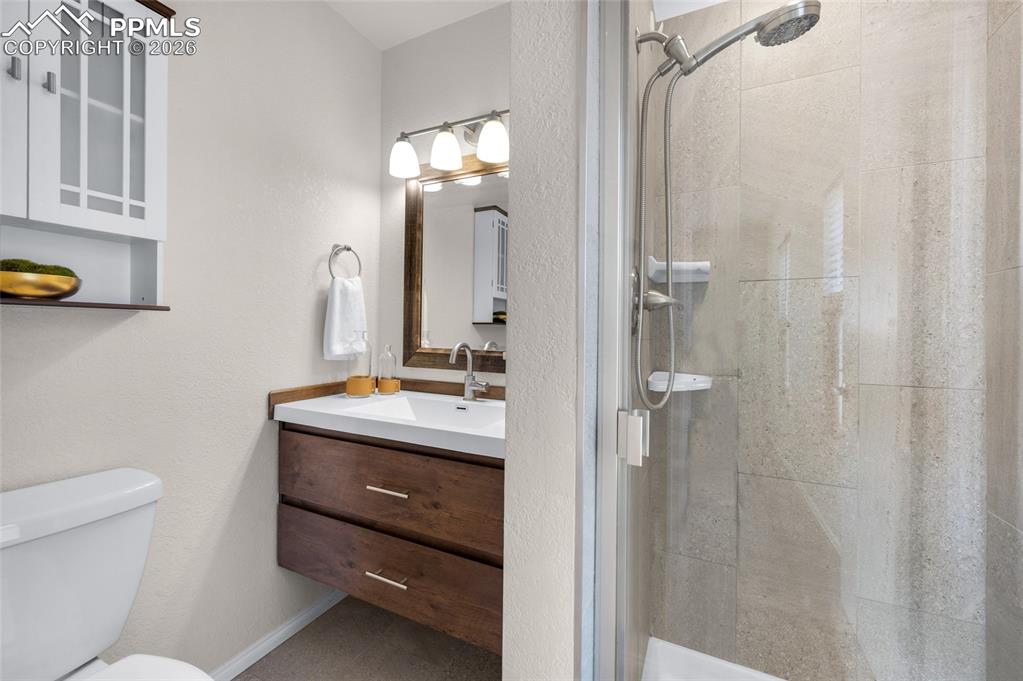 Image 22 of 37: Bedroom