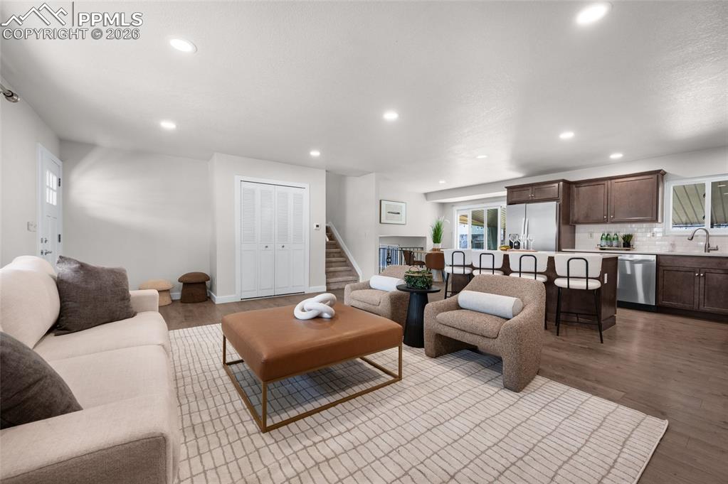 Image 3 of 37: Rocket Close EM Instructions