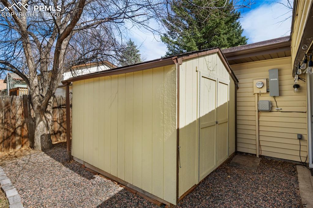 Image 31 of 37: Bedroom