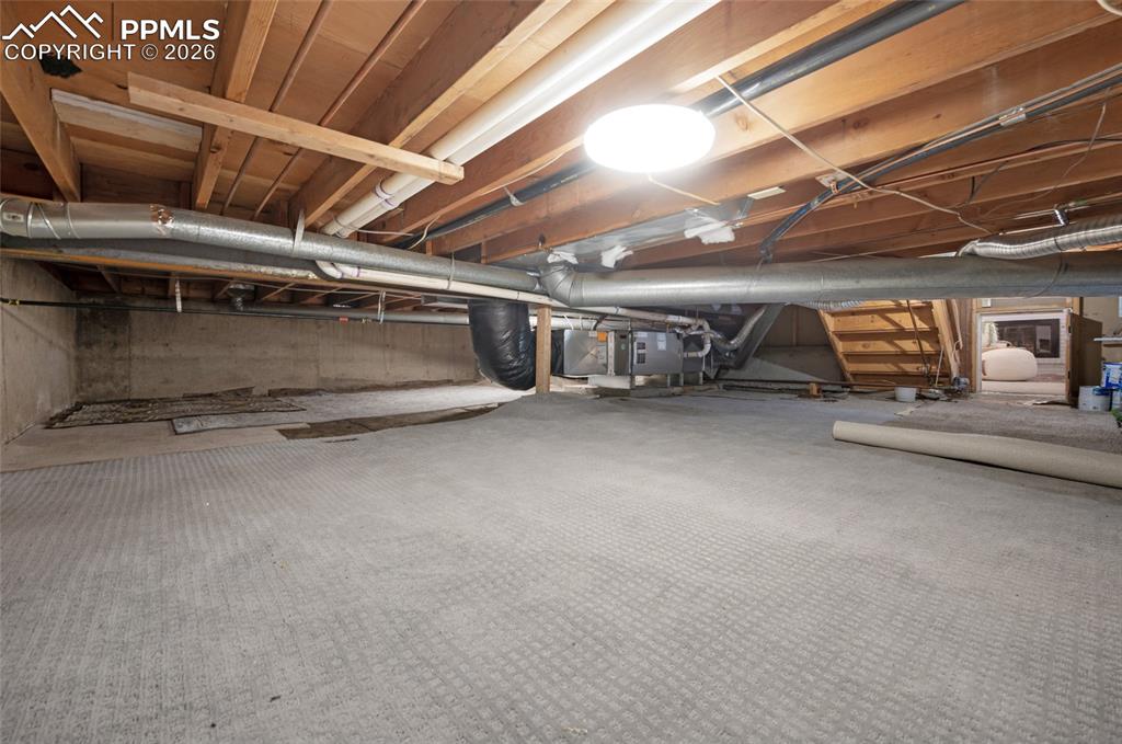 Image 32 of 37: Bedroom