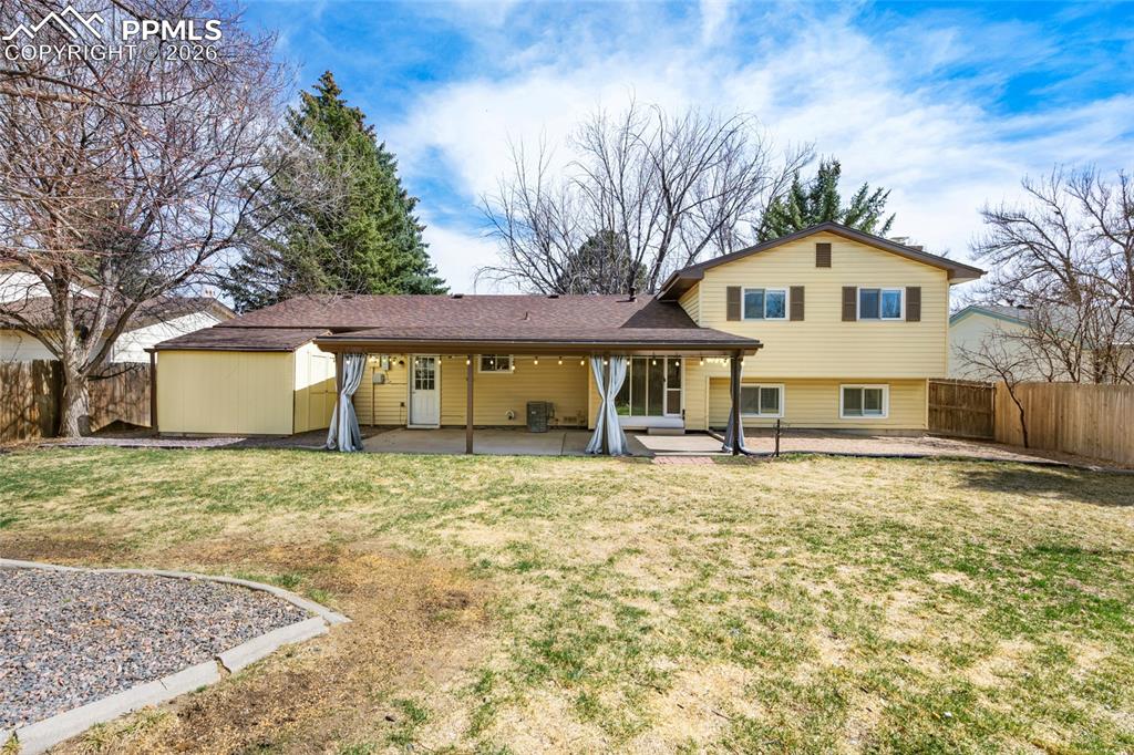 Image 34 of 37: Patio