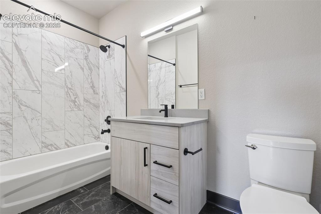 Image 41 of 50: Entry Level Full Bath