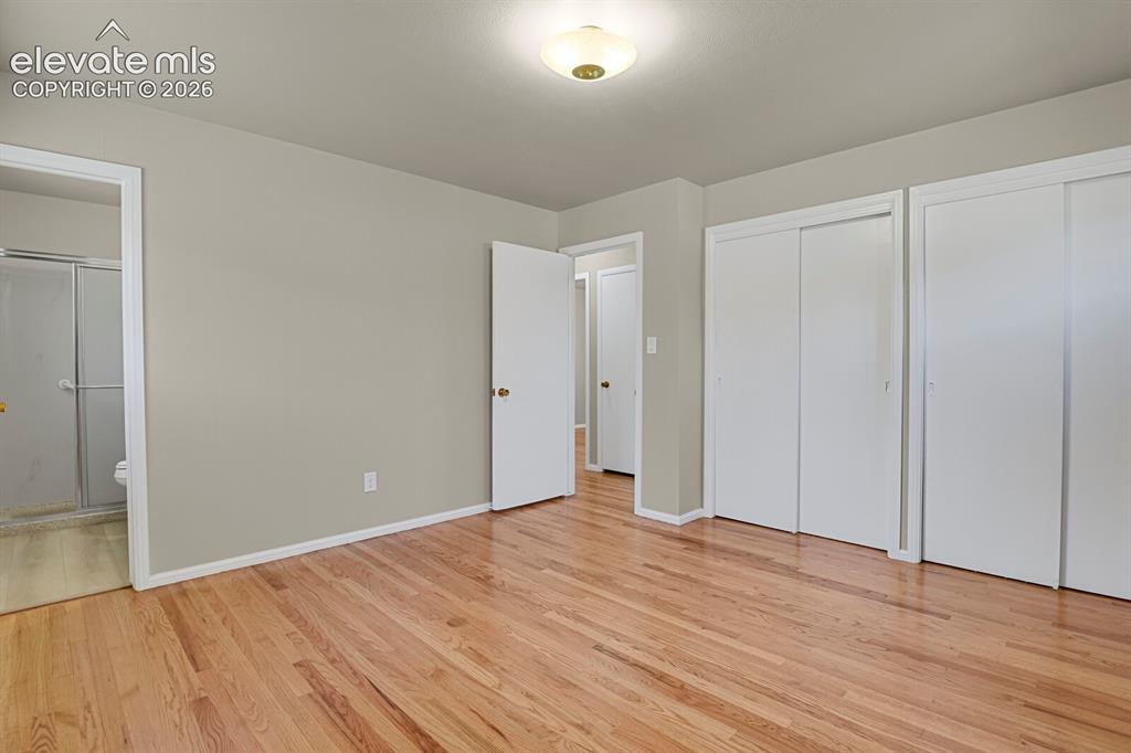 Image 11 of 50: Bedroom