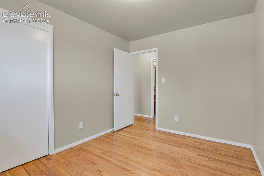 Image 15 of 50: Bedroom