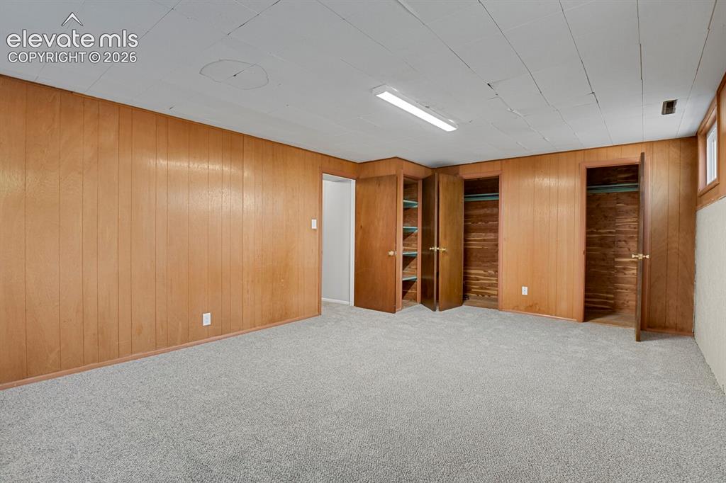 Image 30 of 50: Cedar Closets