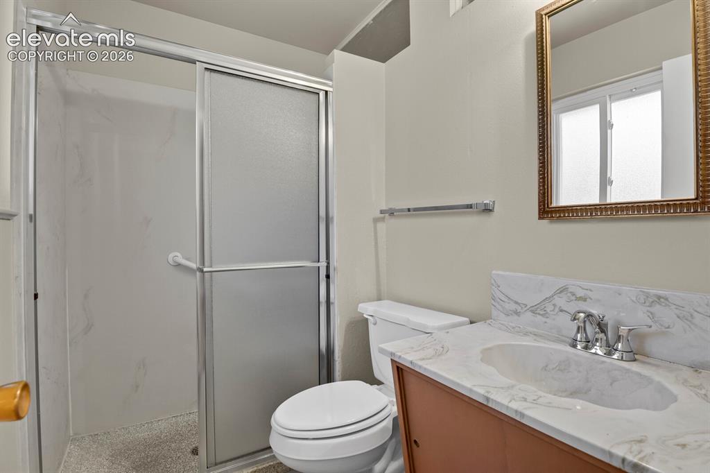 Image 40 of 50: Bathroom
