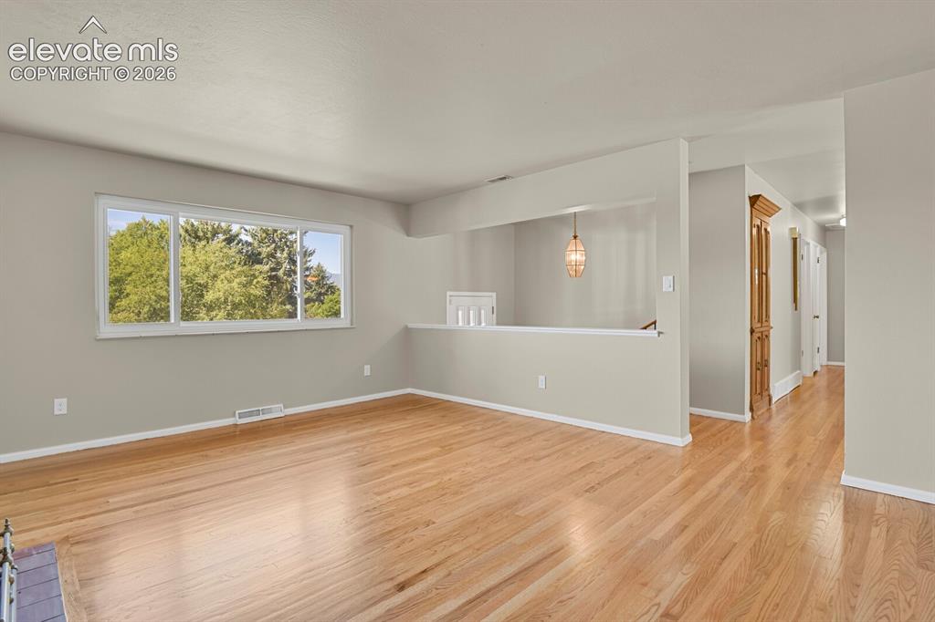 Image 9 of 50: Living Room