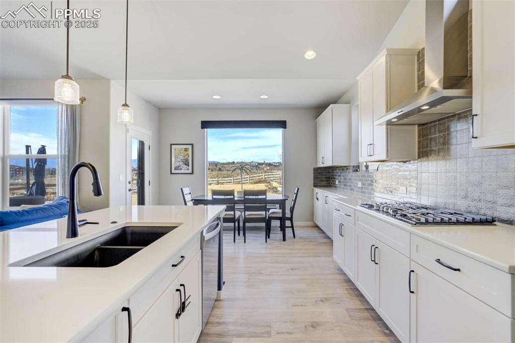 Image 12 of 50: Kitchen