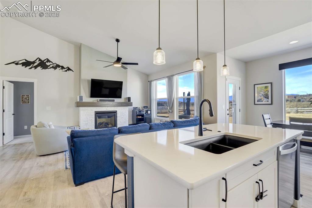 Image 14 of 50: Kitchen